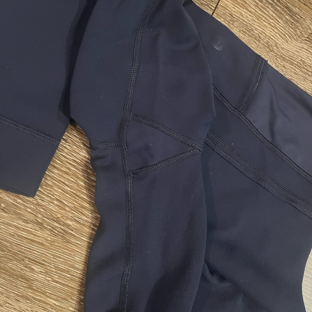SOLD Lululemon Power Up Crop in Inkwell Size 6 - Picture 9 of 10